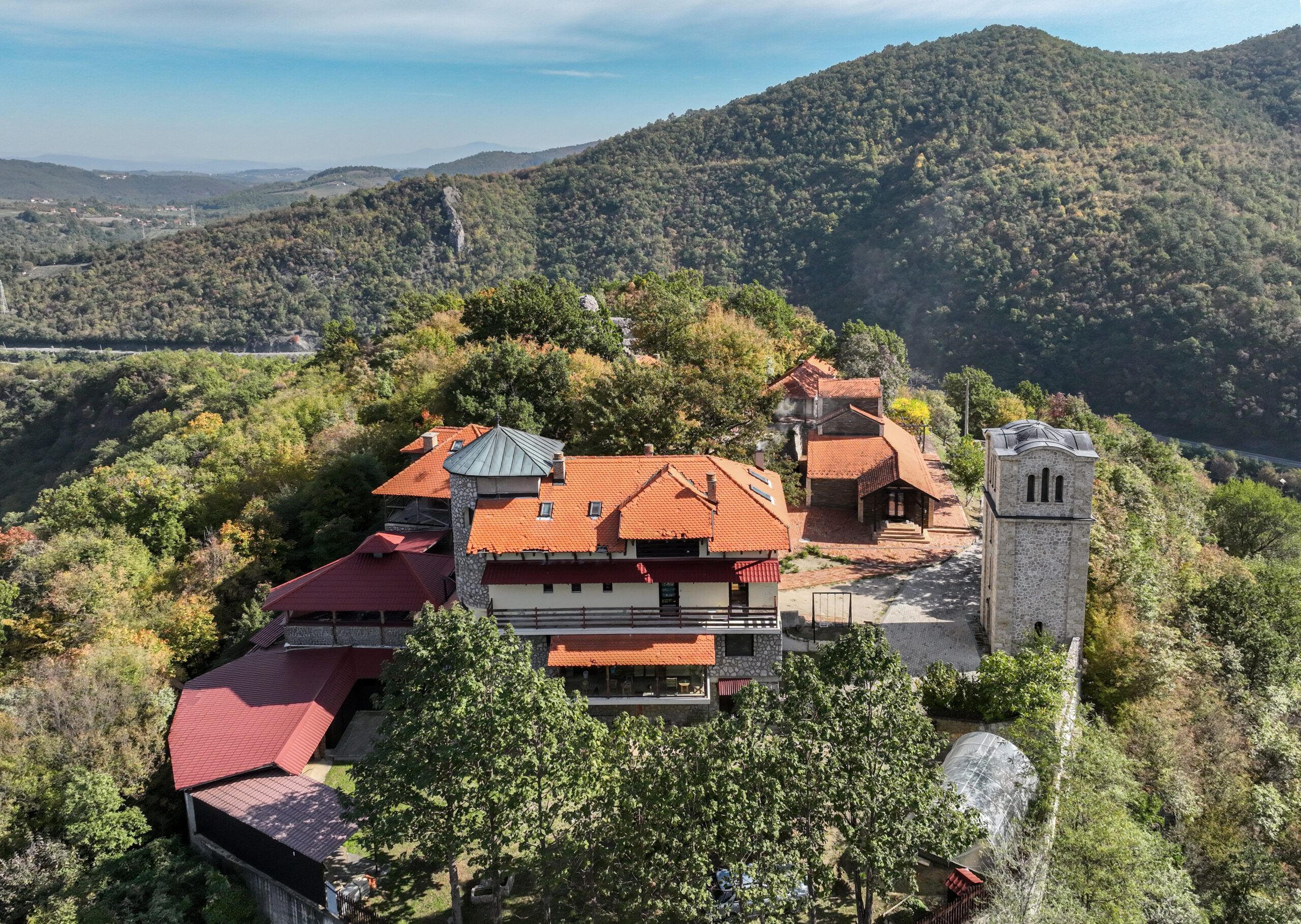 Ovćarsko-kablarska klisura manastiri